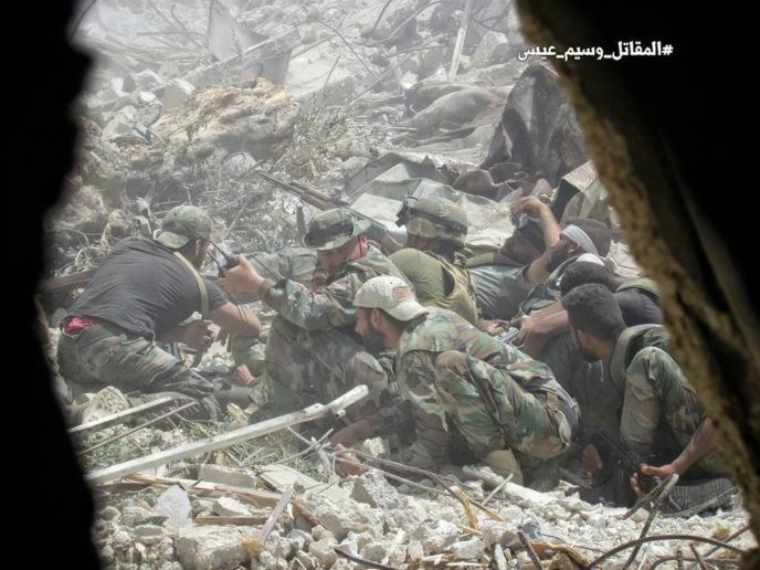 Quân đội Syria tấn công dữ dội phe thánh chiến cố thủ đông Damascus ảnh 6