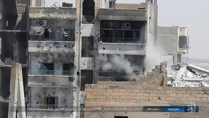 IS tung 7 xe bom tự sát đánh chặn người Kurd tại tử địa Raqqa (video) ảnh 3