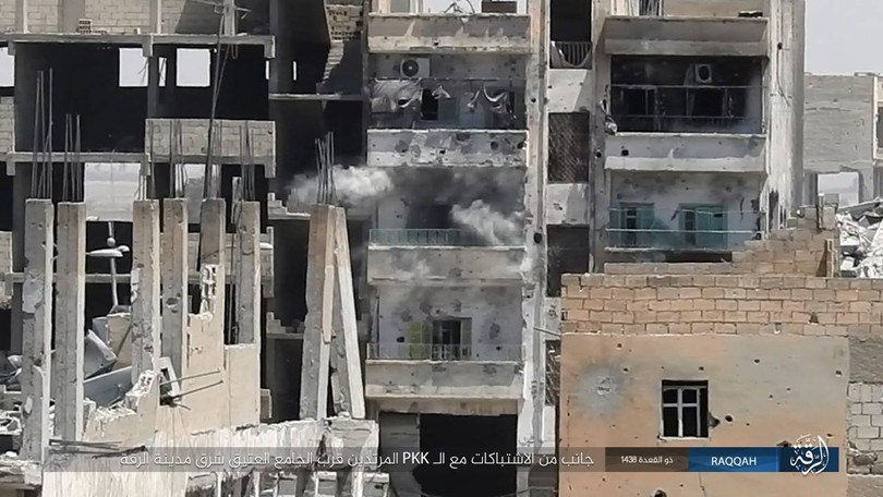 IS tung 7 xe bom tự sát đánh chặn người Kurd tại tử địa Raqqa (video) ảnh 5