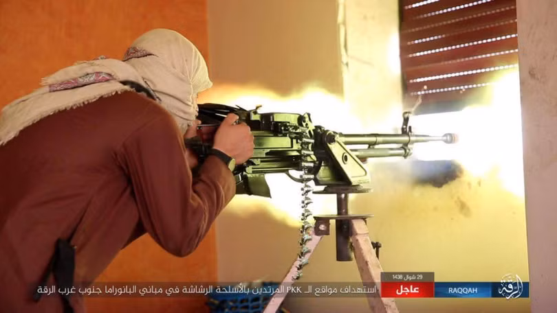 Hàng chục phiến quân IS nộp mạng trước SDF ở Raqqa, Syria ảnh 7