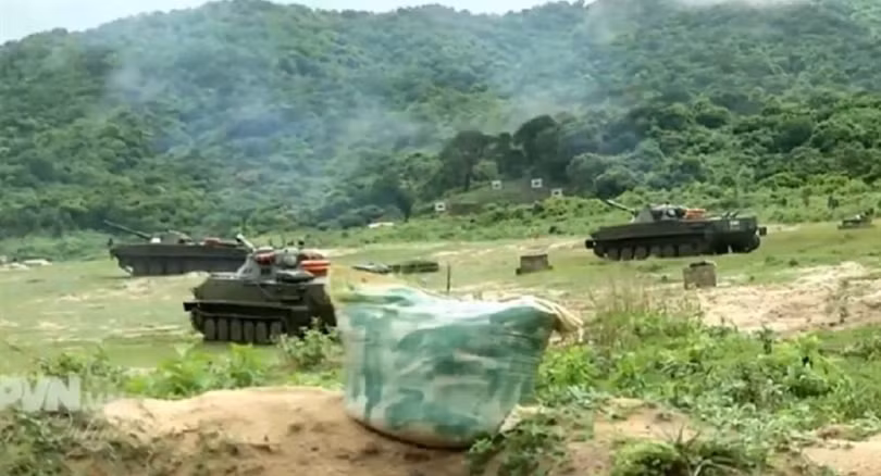 Hải quân đánh bộ Việt Nam diễn tập đổ bộ bắn đạn thật