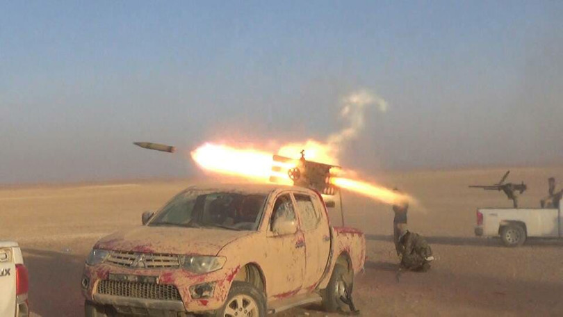 Pháo binh - tên lửa quân đội Syria tấn công IS trên chiến trường Palmyra, khu mỏ Arak