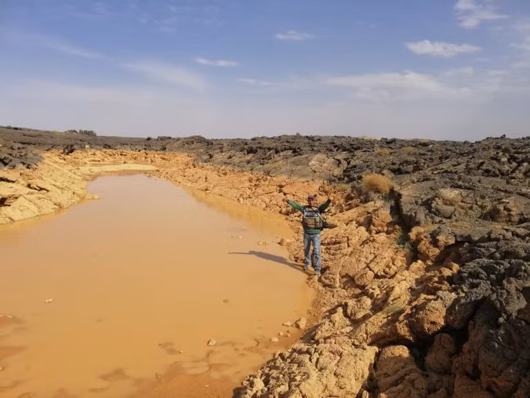 Binh sĩ Syria trong khu vực hồ nước trên hoang mạc Al-Safa, Sweida