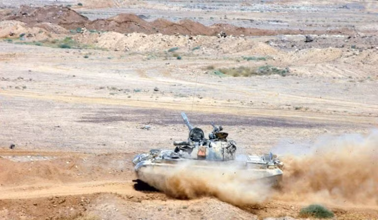 Xe tăng quân đội Syria tiến công trên chiến trường Al-Safa, tỉnh Sweida. Ảnh minh họa: South Front.