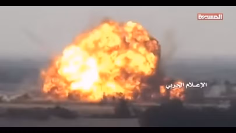 Lực lượng Houthi tấn công Liên minh vùng Vịnh do Ả rập Xê út dẫn đầu ở khu vực Kilo 16, Yemen. ảnh minh họa video truyền thông Houthi