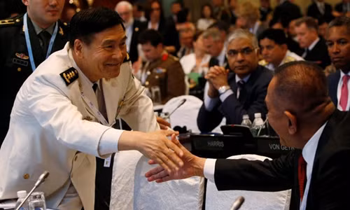 Đô đốc Tôn Kiến Quốc (trái) tuyên bố tới Shangri-la để nghe lý lẽ, không khuất phục bá quyền. Ảnh: Reuters