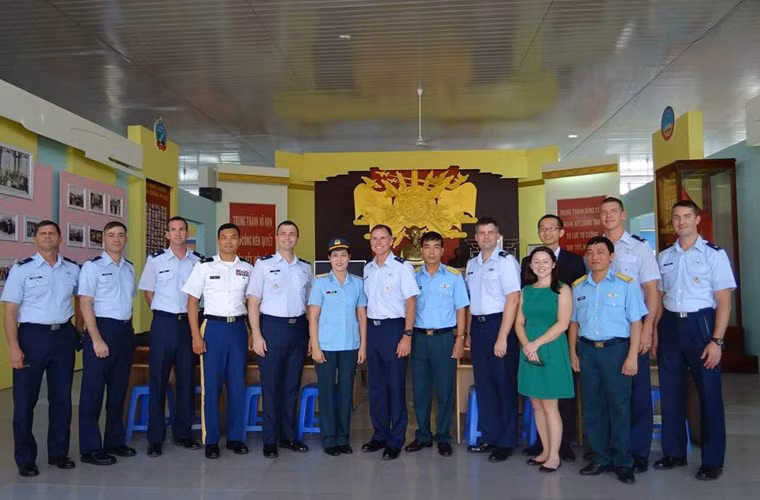 Phái đoàn quân sự Mỹ thăm Trường sĩ quan Không quân Việt Nam