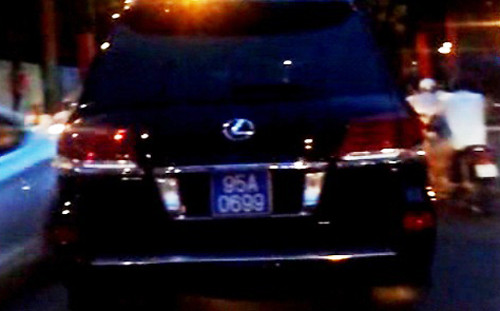 Xe Lexus LX570 của ông Thanh sử dụng là của tư nhân nhưng được gắn biển xanh. Ảnh:A.X