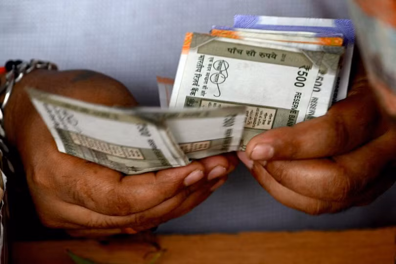 McKinsey dự đoán khoảng 89% tất cả các giao dịch ở Ấn Độ theo khối lượng được ước tính là dựa trên tiền mặt. Ảnh của INDRANIL MUKHERJEE / AFP