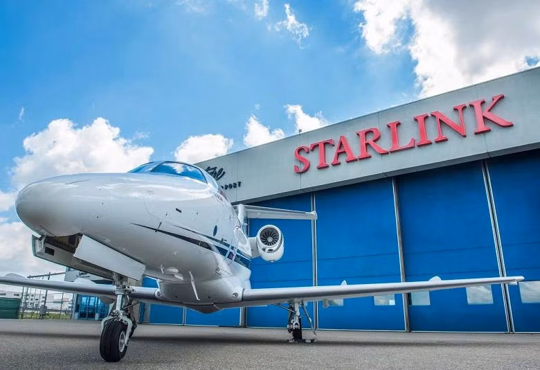 Starlink Aviation cung cấp dịch vụ Internet trên máy bay tư nhân. Ảnh Indian Express