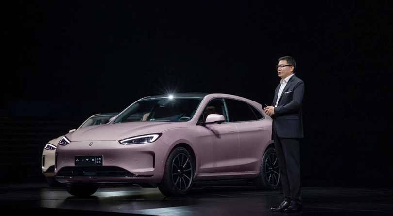 Richard Yu, giám đốc điều hành nhóm kinh doanh tiêu dùng của Huawei, phát biểu tại một cuộc họp báo giới thiệu xe điện ngày 6/9/2022. Ảnh: Huawei