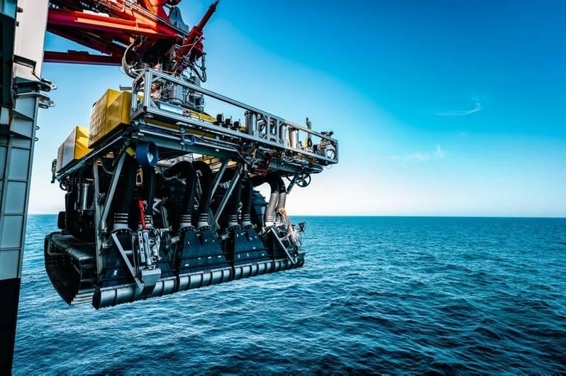 Phương tiện thu thập các cục quặng đa kim thí điểm do Allseas thiết kế đang triển khai từ Hệ thống Khai thác và Phục hồi (LARS) lắp đặt trên tàu Hidden Gem. Ảnh: The Metals Company.