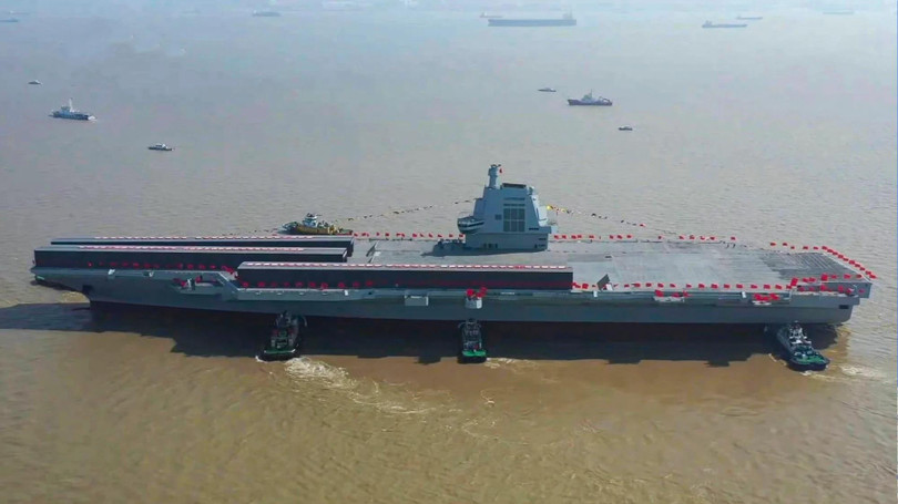 Tàu sân bay mới nhất và tiên tiến nhất Trung Quốc, Phúc Kiến, bắt đầu thử nghiệm neo đậu. Ảnh: Weibo