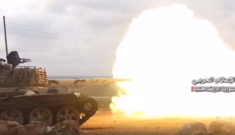 Xe tăng quân đội Syria tấn công trên chiến trường Idlib - ảnh minh họa Masdar News