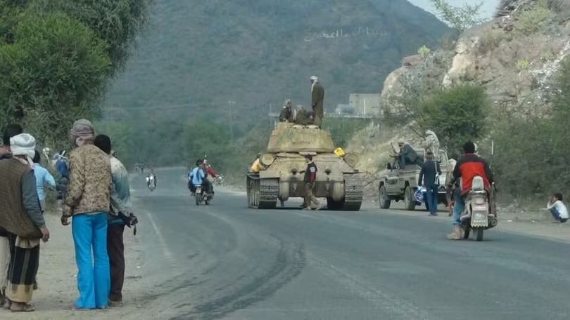 Xe tăng T-35-85 của quân đội Yemen trên Thị trấn Damt, tỉnh Dhale. Ảnh minh họa: South Front.