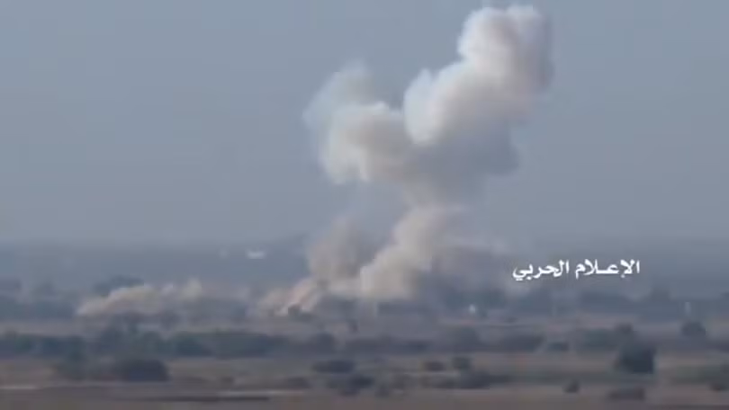 Xe tăng M60A3 của Liên minh quân sự vùng Vinh do Ả rập Xê-út dẫn đầu, bốc cháy dữ dội ở tỉnh Hajjah thuộc Yemen.