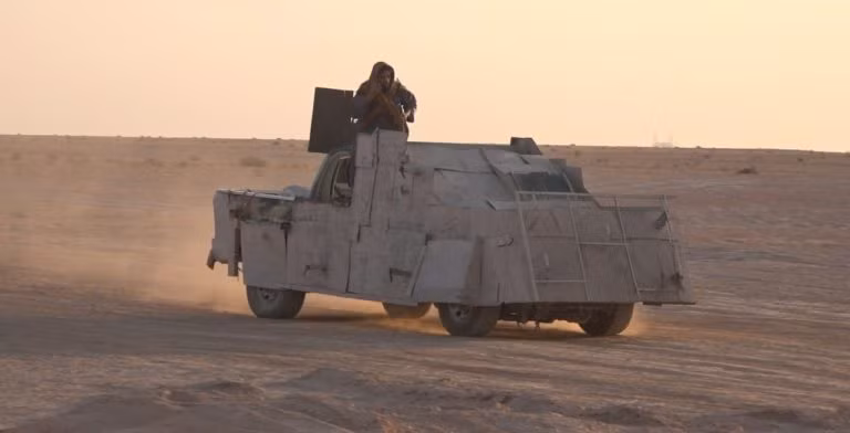 Xe chiến đấu và đánh bom tự sát của IS trên chiến trường Deir Ezzor. Ảnh South Front