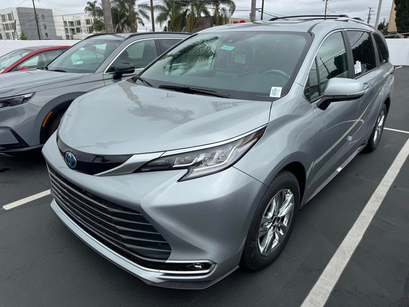 Toyota Siena_viettimes.jpeg