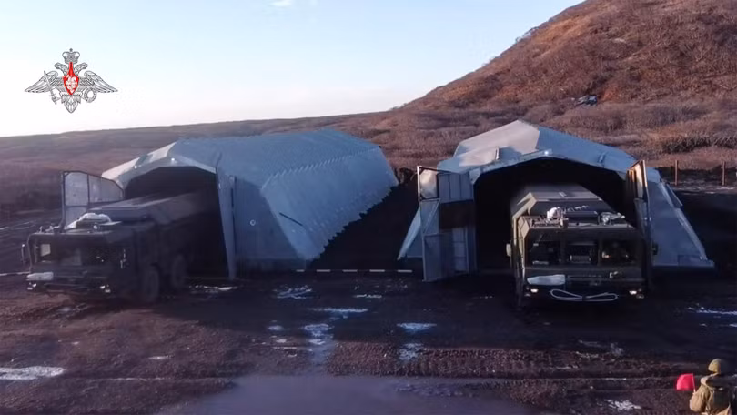 Tổ hợp tên lửa phòng thủ bờ biển Bastion trực chiến trên quần đảo Kuril (Ảnh: Iz.ru)