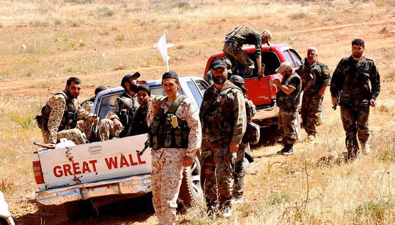 Một nhóm binh sĩ NDF trên vùng nông thôn phía đông tỉnh Homs trong chiến dịch truy quét IS