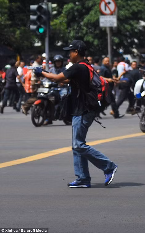 IS nhận trách nhiệm đánh bom kép kinh hoàng ở Indonesia ảnh 4