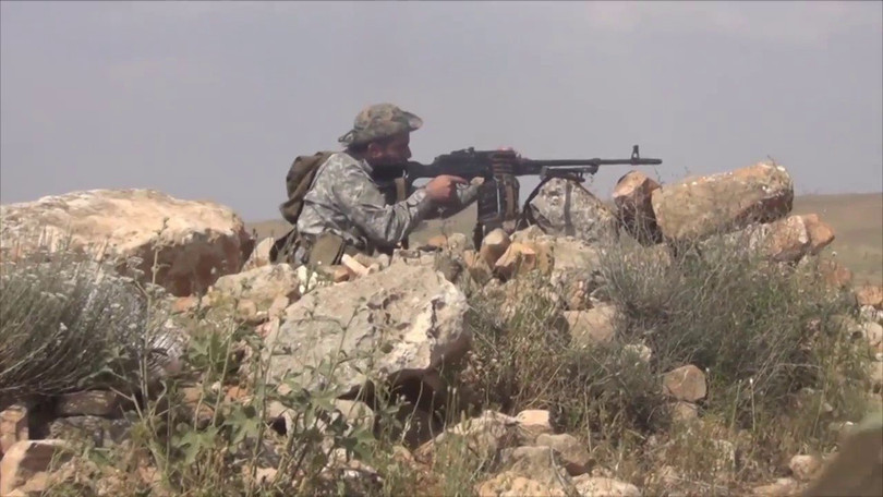 Binh sĩ quân đoàn tình nguyện số 5 tấn công trên vùng sa mạc đông Aleppo