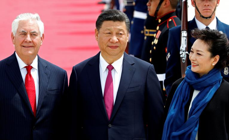 Ngoại trưởng Rex Tillerson đón Chủ tịch Tập Cận Bình và phu nhân tại sân bay