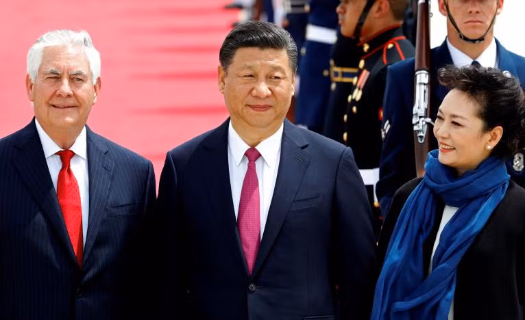 Ngoại trưởng Rex Tillerson đón Chủ tịch Tập Cận Bình và phu nhân tại sân bay