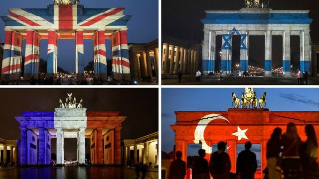 Cổng Brandenburg được chiếu sáng tưởng niệm nạn nhân các vụ khủng bố