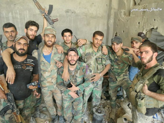 Phiến quân nã tên lửa TOW Mỹ phá hủy pháo tự hành quân Assad (video) ảnh 10