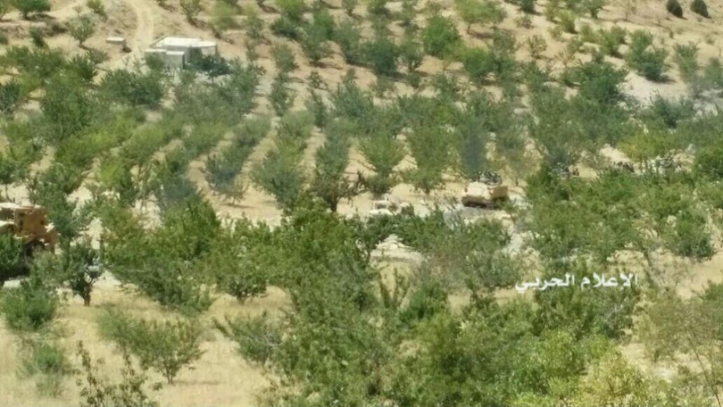 IS đầu hàng di tản về Deir Ezzor, trận chiến cuối cùng trên biên giới Syria (video) ảnh 6