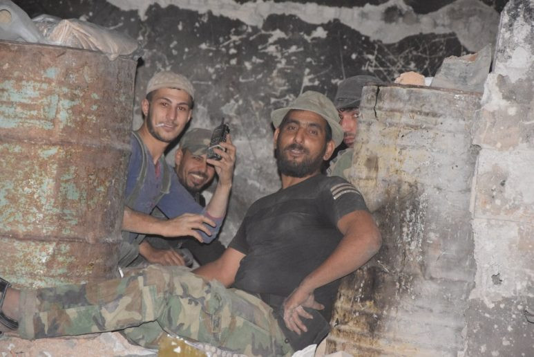 Khốc liệt cuộc chiến đường hầm ngoại ô Damascus, Syria (video) ảnh 8