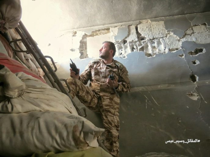 Phiến quân nã tên lửa TOW Mỹ phá hủy pháo tự hành quân Assad (video) ảnh 11