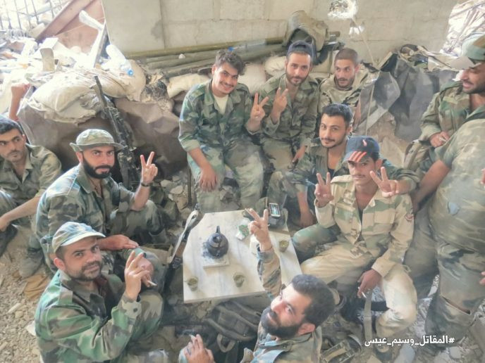 Phiến quân nã tên lửa TOW Mỹ phá hủy pháo tự hành quân Assad (video) ảnh 8