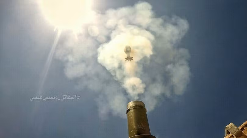 Tên lửa, thiết giáp Syria vào trận tấn công phiến quân cố thủ ven Damascus (video) ảnh 6