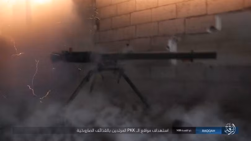 Sắp bại vong, IS ngoan cố tử thủ tại hang ổ Raqqa (video) ảnh 2