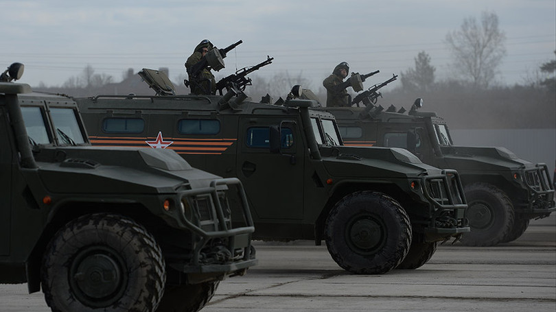 Xe cơ giới bọc thép Tiger trong lễ diễu hành trên quảng trường Đỏ ở Moscow - ảnh Izvestia