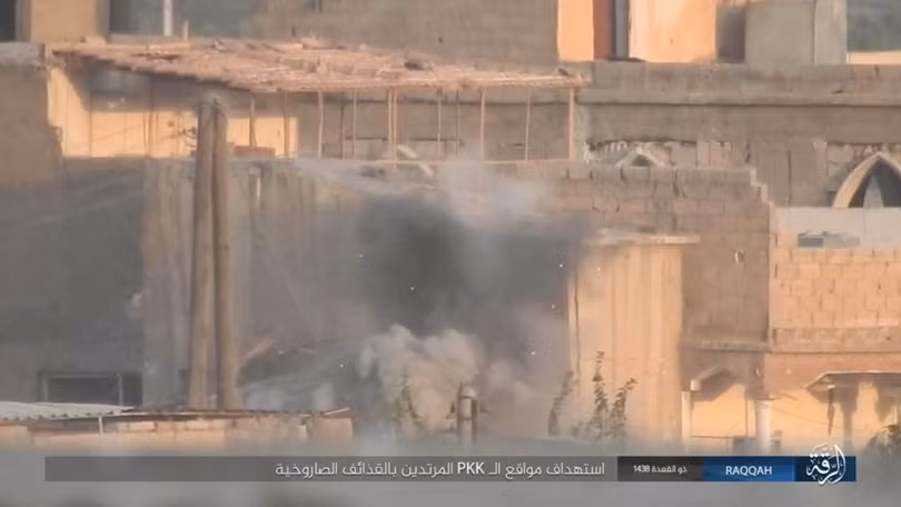 Sắp bại vong, IS ngoan cố tử thủ tại hang ổ Raqqa (video) ảnh 5