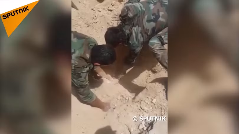 Kho vũ khí và tên lửa TOW của quân đội Syria tự do FSA. Ảnh minh họa video