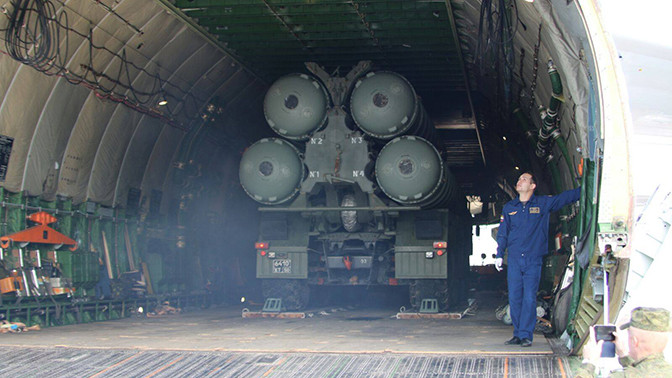 Hệ thống S-400 có thể được vận chuyển đường không. Ảnh TV Zvezda