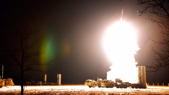  Phóng tên lủa phòng không hệ thống S-400. Ảnh TVZvezda