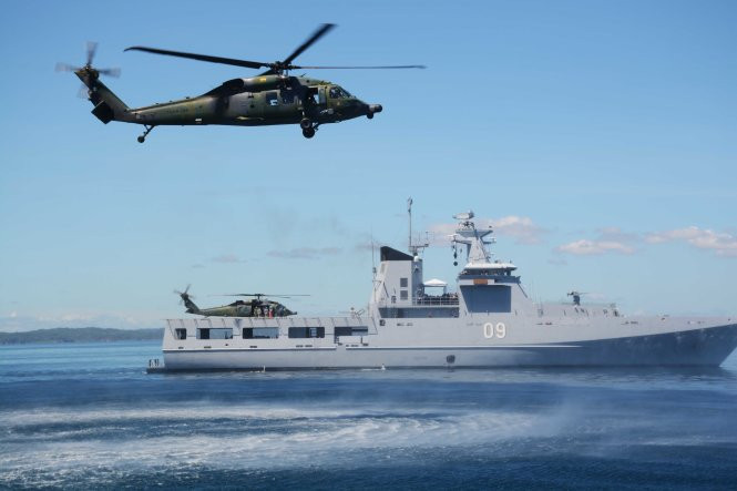 Máy bay tiếp cận tàu mục tiêu