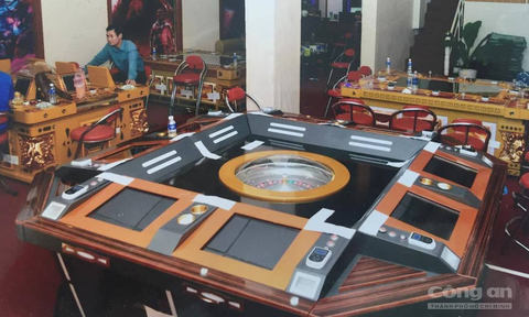 Trò chơi đánh bạc trá hình bị phát hiện ở một trung tâm giải trí ở quận 5, TP.HCM. Ảnh: CA TPHCM. 