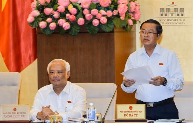 Phó Chủ tịch Quốc hội Đỗ Bá Tỵ phát biểu kết luận tại buổi họp. Ảnh: CTT Quốc hội