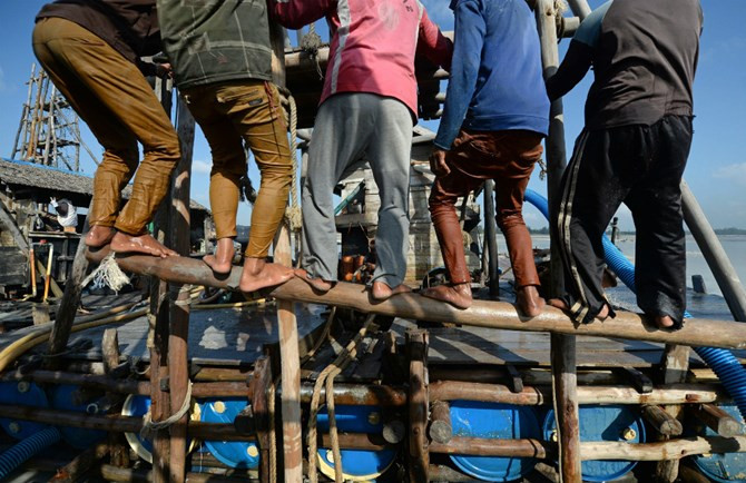 Bên trong mỏ khai thác thiếc lậu lớn nhất thế giới ảnh 6