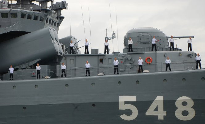 Hệ thống tên lửa RPK-3 Metel có 4 quả trong một khối hai bên mạn tàu cùng hệ thống pháo tầm bắn 12km ,tăng cường sức chiến đấu của tàu- Ảnh: Việt Hùng