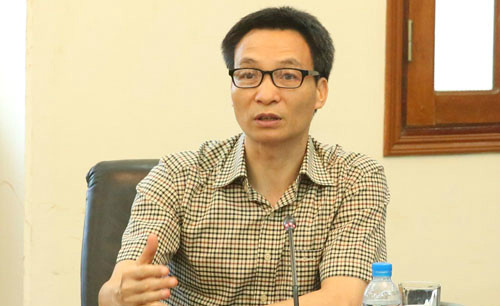 Đích thân Phó thủ tướng Vũ Đức Đam phản ánh khó khăn của doanh nghiệp với đại diện thuế, hải quan, bảo hiểm xã hội Hải Phòng. Ảnh:Đình Nam. Đích thân Phó thủ tướng Vũ Đức Đam phản ánh khó khăn của doanh nghiệp với đại diện thuế, hải quan, bảo hiểm xã hội Hải Phòng. Ảnh:Đình Nam.