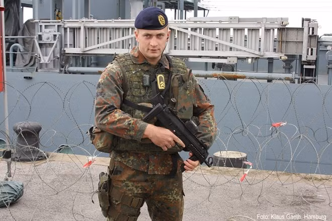 Vũ khí nguy hiểm dành cho khủng bố - súng tiểu liên cực ngắn Heckler & Koch MP7 ảnh 3