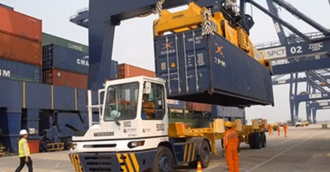 Bản thân DN logistics Việt phải biết giữ khách hàng là DN xuất nhập khẩu nội địa. Ảnh: Hữu Luận
