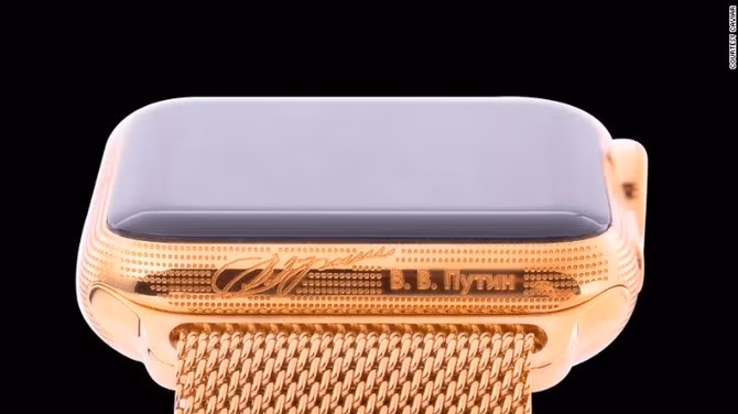 Ngắm Apple Watch chạm trổ chữ ký Putin giá 3.000 USD ảnh 1